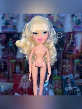 BRATZ HELLO KITTY CLOE